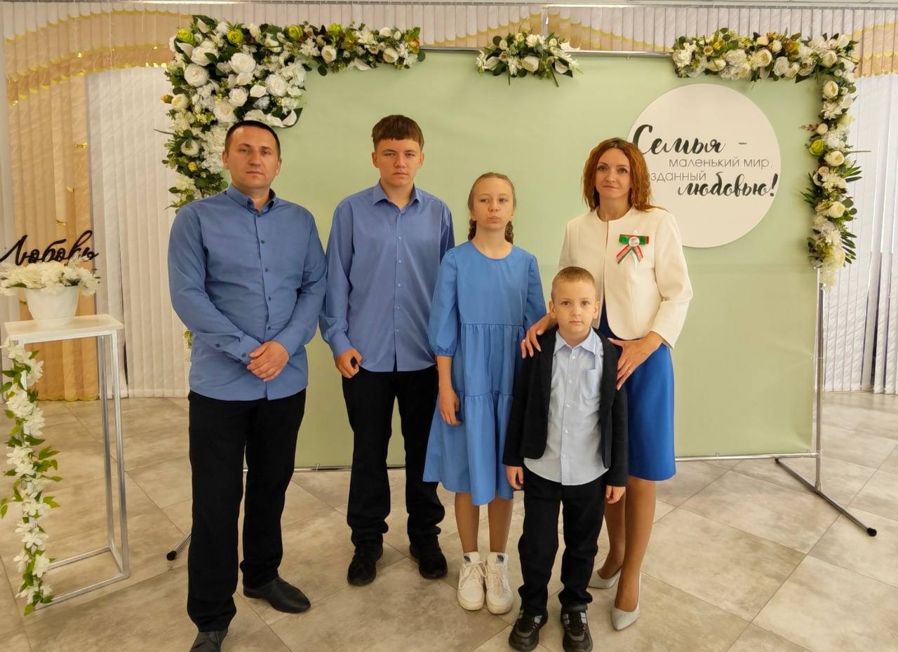 В Лельчицах проходит отборочный тур регионального этапа VII республиканского конкурса «Семья года». Творческое состязание собрало 22 талантливые семейные команды.
